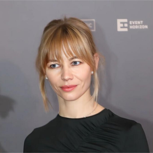 Актриса Светлана Устинова в 42 года тайно родила дочь в США